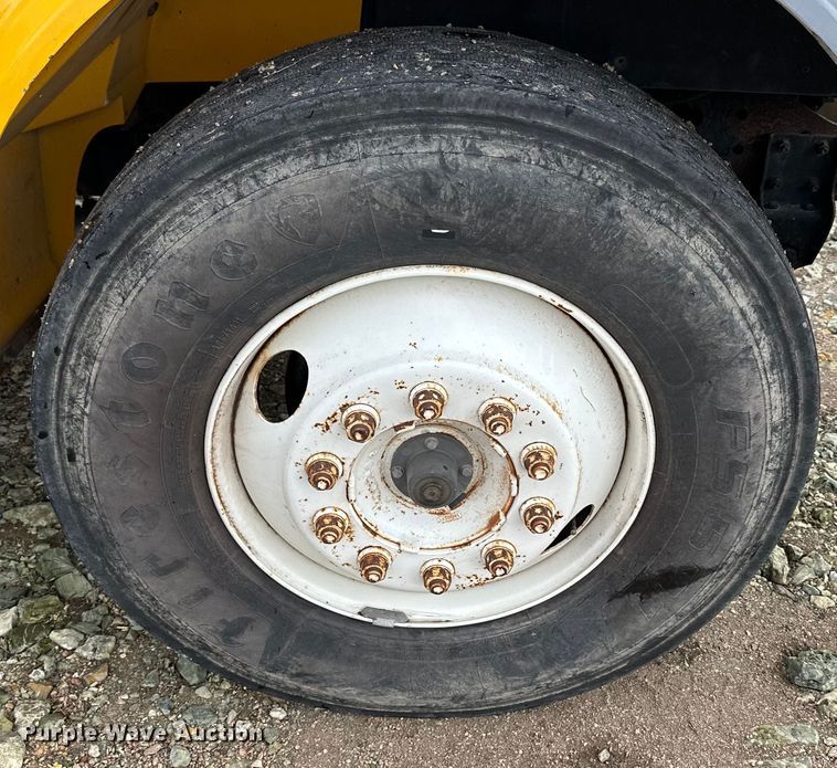 image for item OE9101 1998 International  4900 box truck