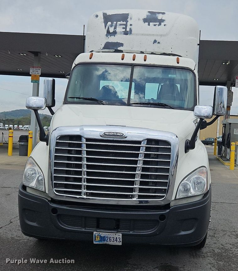 image for item OK9859 2017 Freightliner  Cascadia 113 semi truck