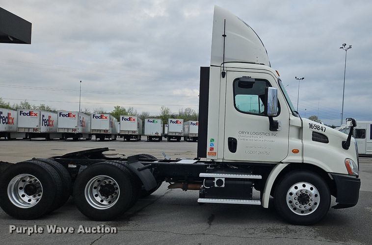 image for item OK9859 2017 Freightliner  Cascadia 113 semi truck