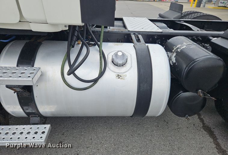 image for item OK9859 2017 Freightliner  Cascadia 113 semi truck