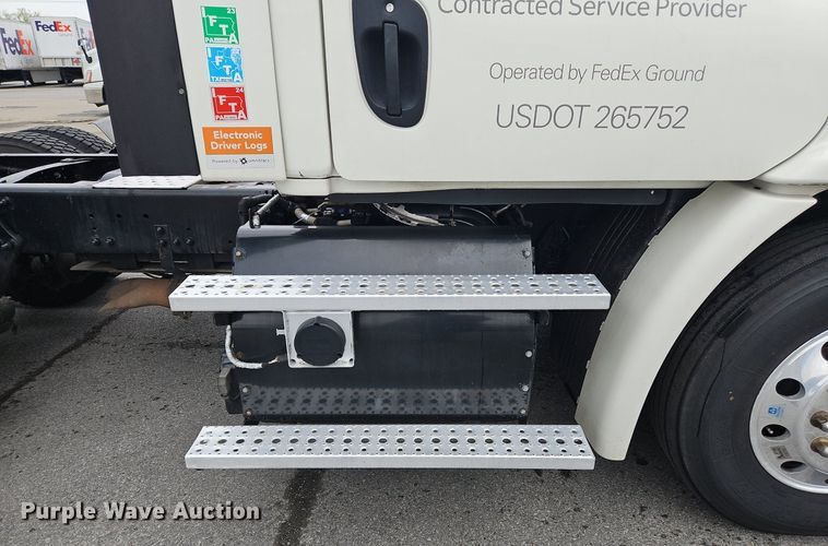 image for item OK9859 2017 Freightliner  Cascadia 113 semi truck