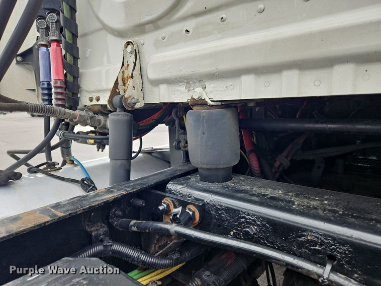 image for item OK9859 2017 Freightliner  Cascadia 113 semi truck