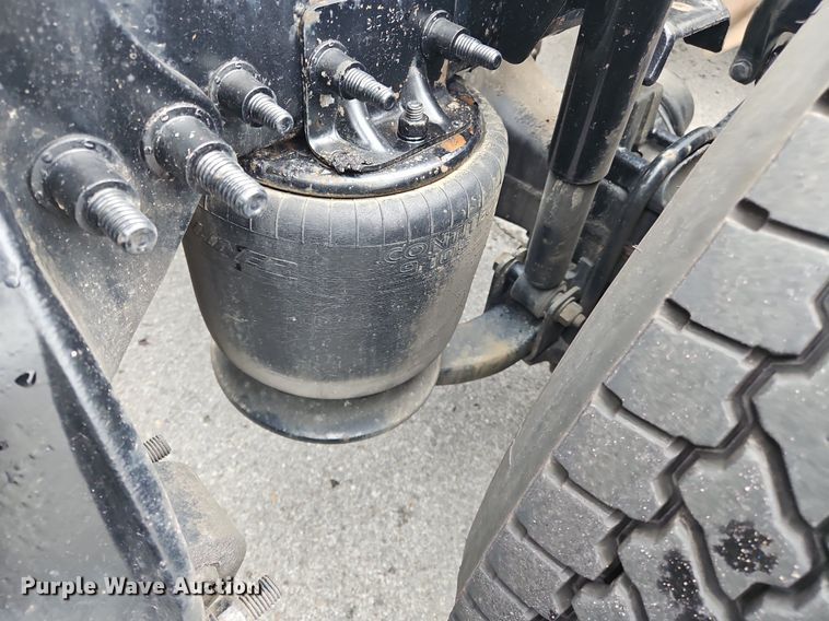 image for item OK9859 2017 Freightliner  Cascadia 113 semi truck