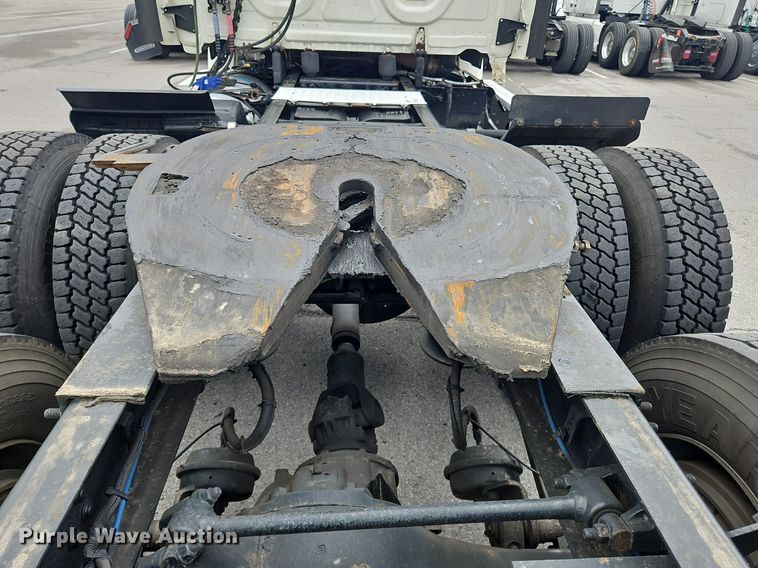 image for item OK9859 2017 Freightliner  Cascadia 113 semi truck