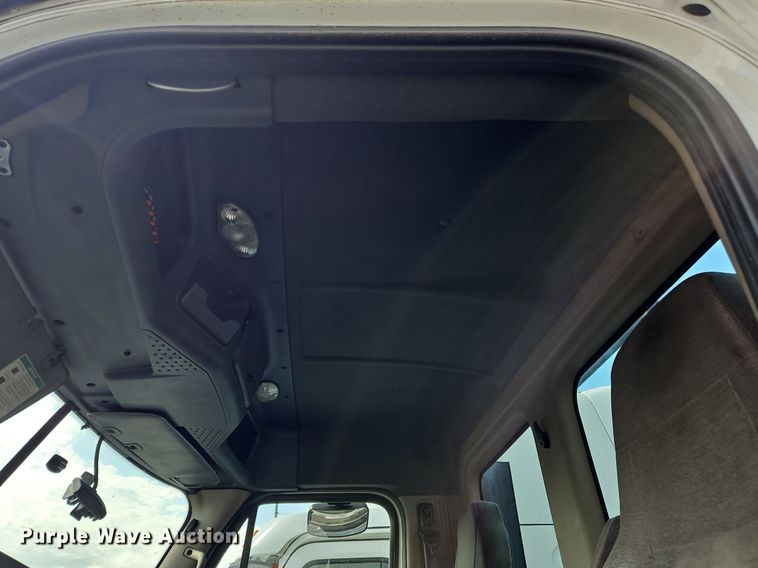 image for item OK9859 2017 Freightliner  Cascadia 113 semi truck