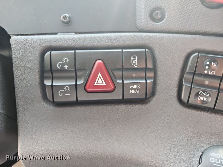 image for item OK9859 2017 Freightliner  Cascadia 113 semi truck