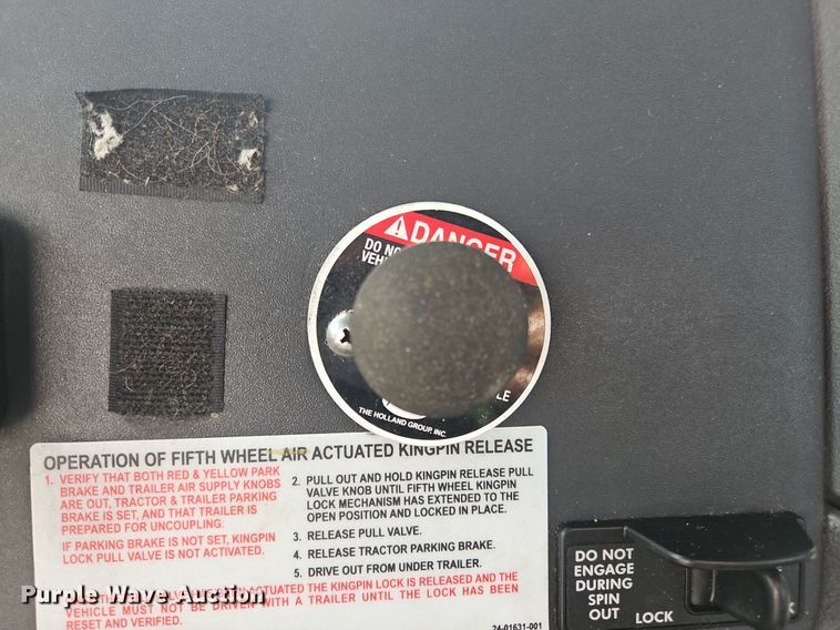 image for item OK9859 2017 Freightliner  Cascadia 113 semi truck