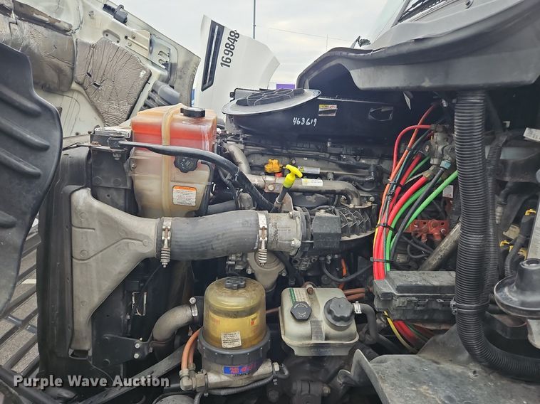 image for item OK9859 2017 Freightliner  Cascadia 113 semi truck