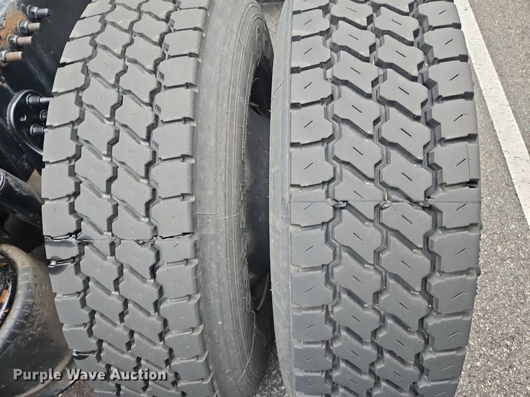 image for item OK9859 2017 Freightliner  Cascadia 113 semi truck