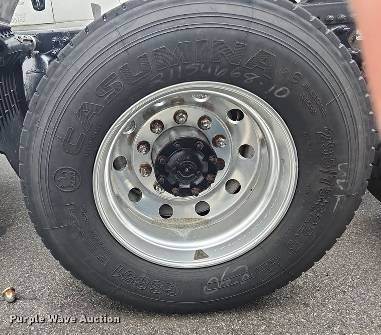 image for item OK9859 2017 Freightliner  Cascadia 113 semi truck