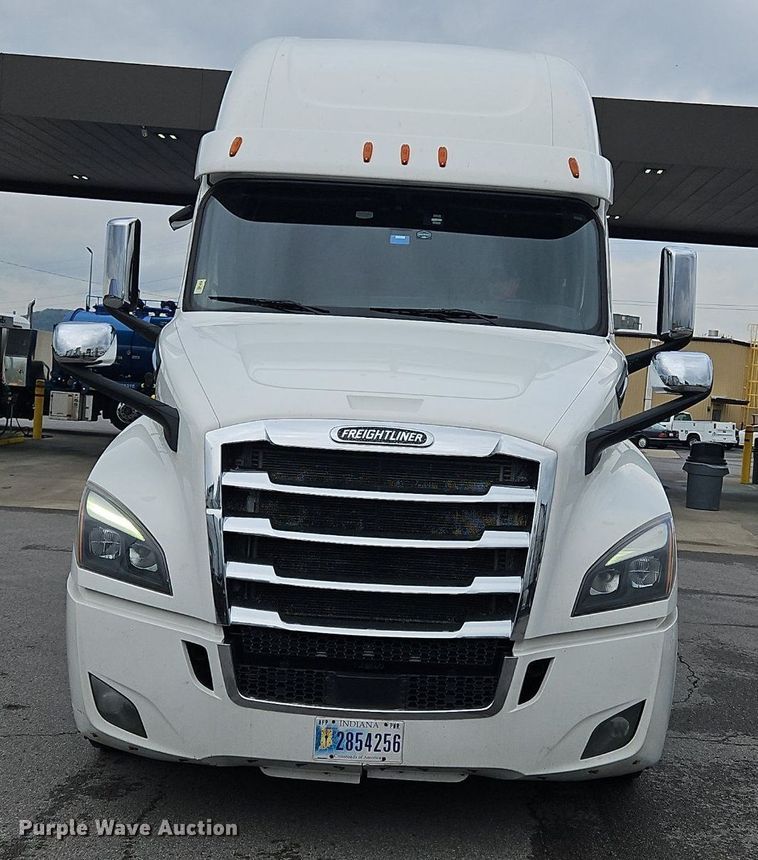 image for item OK9860 2019 Freightliner  Cascadia  semi truck