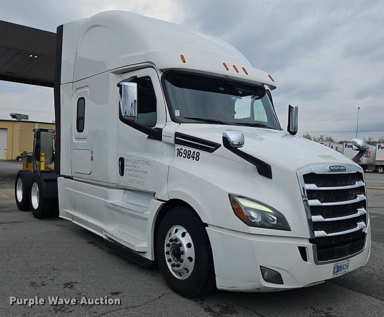 image for item OK9860 2019 Freightliner  Cascadia  semi truck