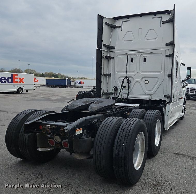 image for item OK9860 2019 Freightliner  Cascadia  semi truck