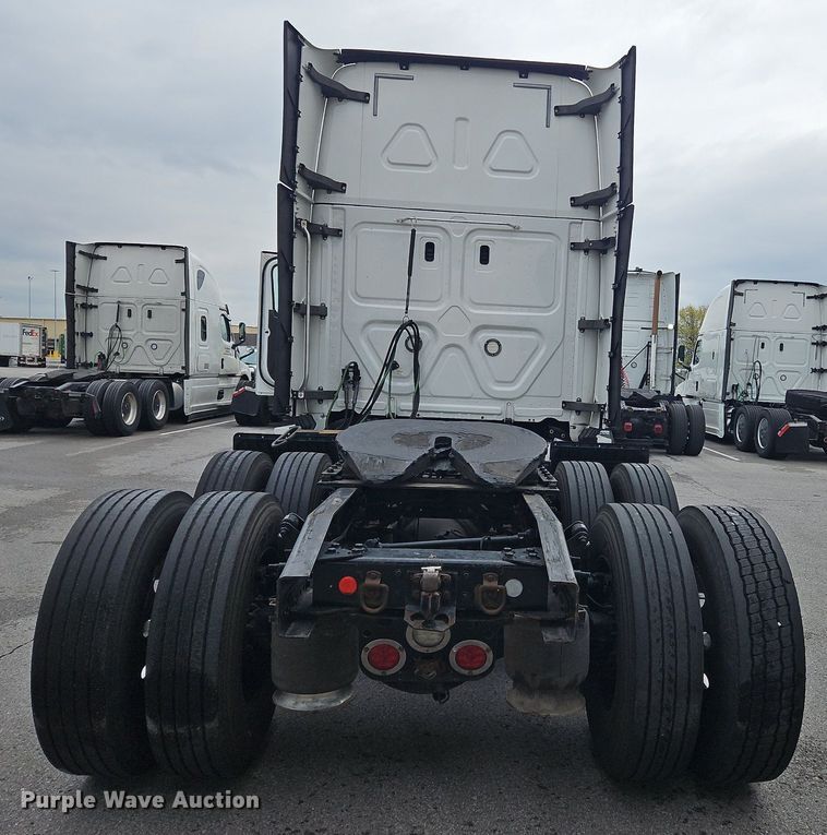 image for item OK9860 2019 Freightliner  Cascadia  semi truck