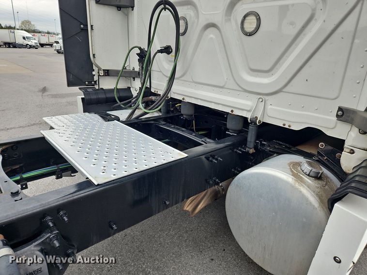 image for item OK9860 2019 Freightliner  Cascadia  semi truck