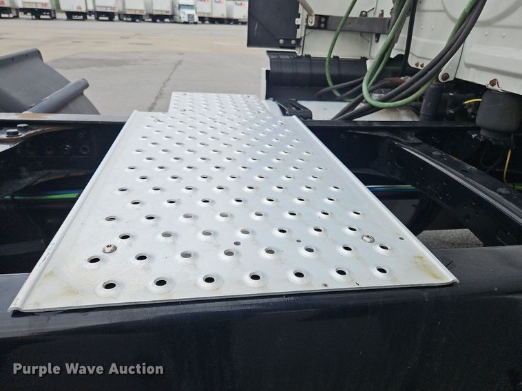 image for item OK9860 2019 Freightliner  Cascadia  semi truck