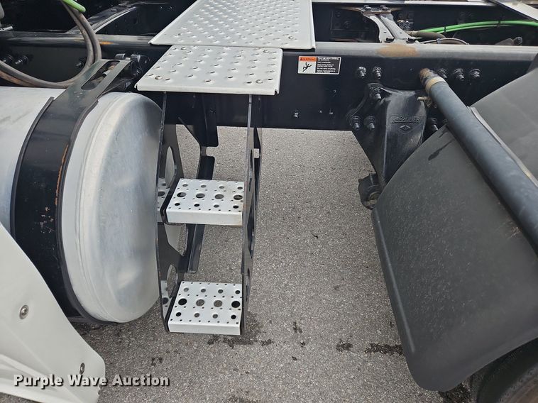 image for item OK9860 2019 Freightliner  Cascadia  semi truck