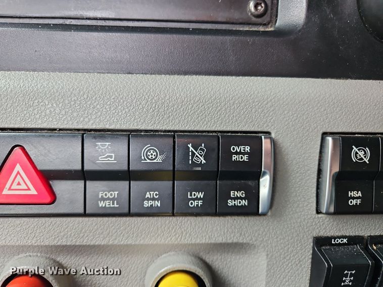 image for item OK9860 2019 Freightliner  Cascadia  semi truck