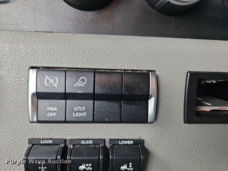 image for item OK9860 2019 Freightliner  Cascadia  semi truck