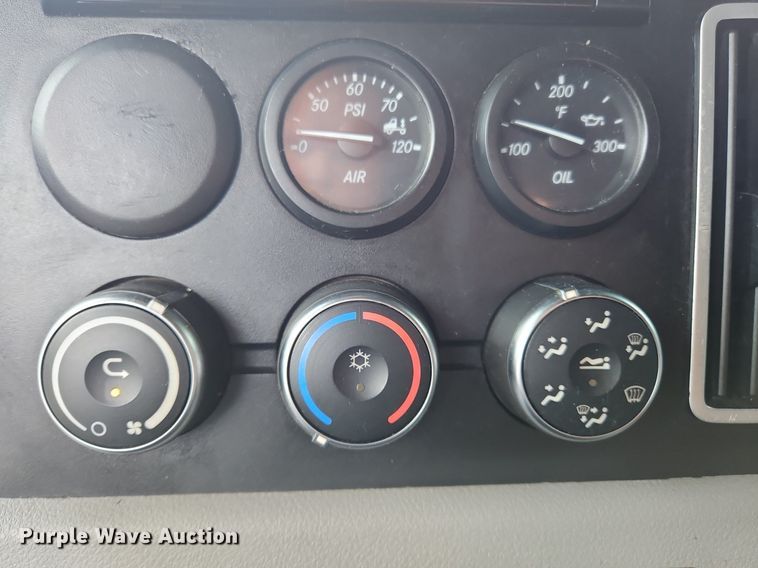 image for item OK9860 2019 Freightliner  Cascadia  semi truck