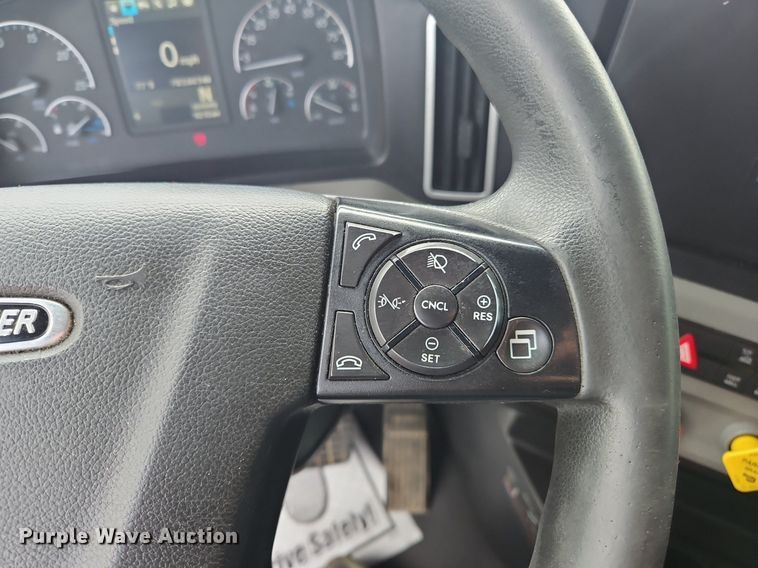 image for item OK9860 2019 Freightliner  Cascadia  semi truck