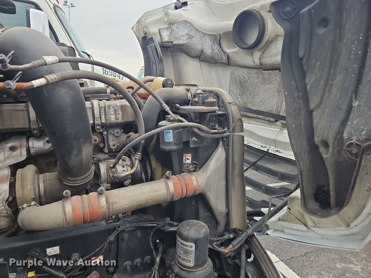 image for item OK9860 2019 Freightliner  Cascadia  semi truck