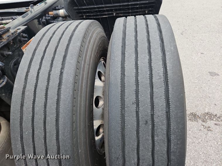 image for item OK9860 2019 Freightliner  Cascadia  semi truck