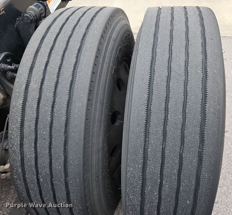 image for item OK9860 2019 Freightliner  Cascadia  semi truck