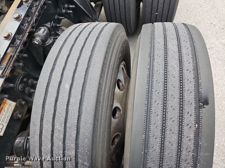 image for item OK9860 2019 Freightliner  Cascadia  semi truck