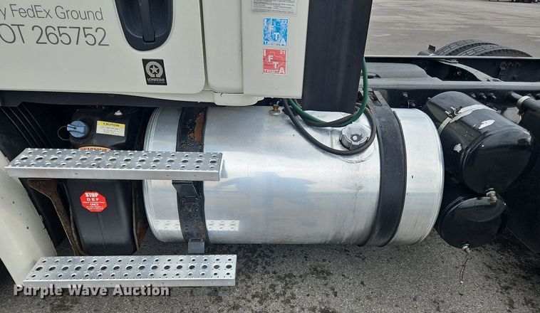 image for item OK9861 2017 Freightliner  Cascadia 113 semi truck