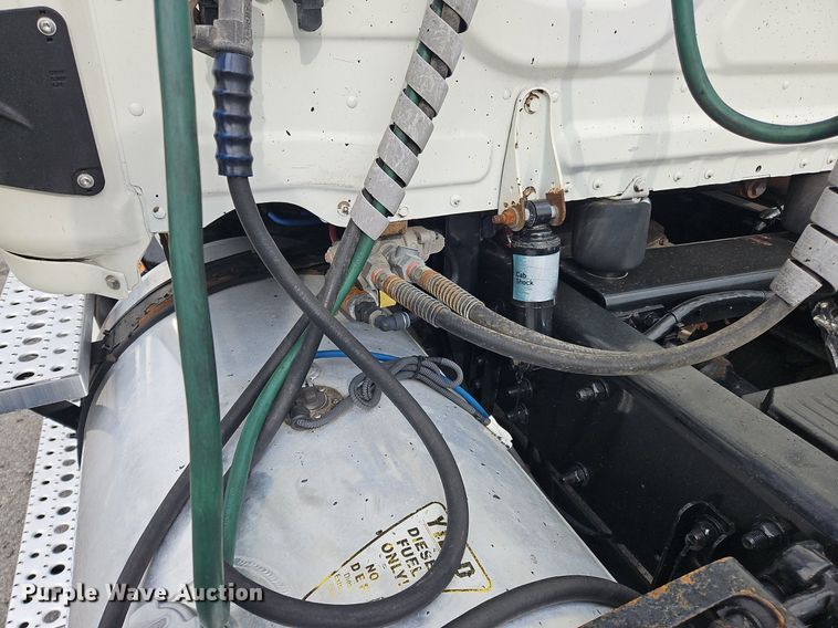 image for item OK9861 2017 Freightliner  Cascadia 113 semi truck