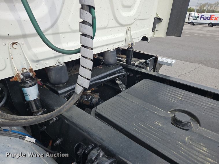 image for item OK9861 2017 Freightliner  Cascadia 113 semi truck