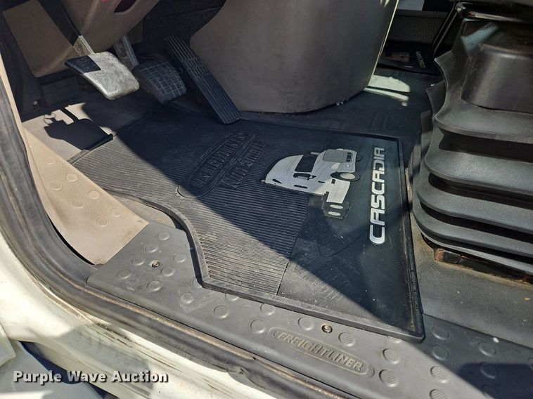 image for item OK9861 2017 Freightliner  Cascadia 113 semi truck