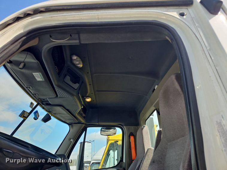 image for item OK9861 2017 Freightliner  Cascadia 113 semi truck