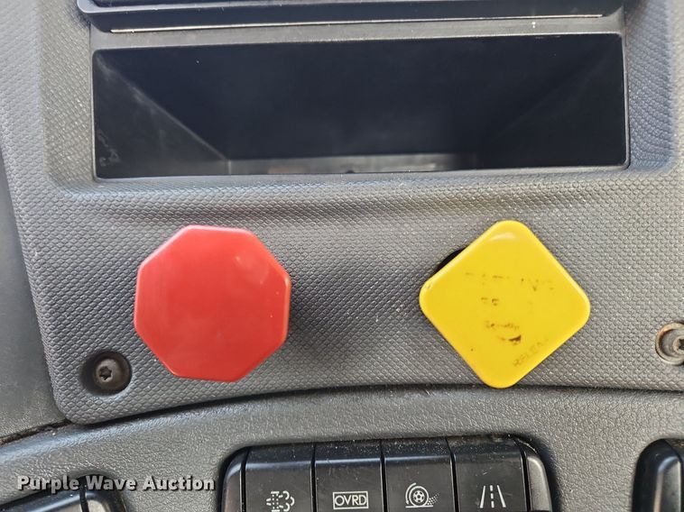 image for item OK9861 2017 Freightliner  Cascadia 113 semi truck