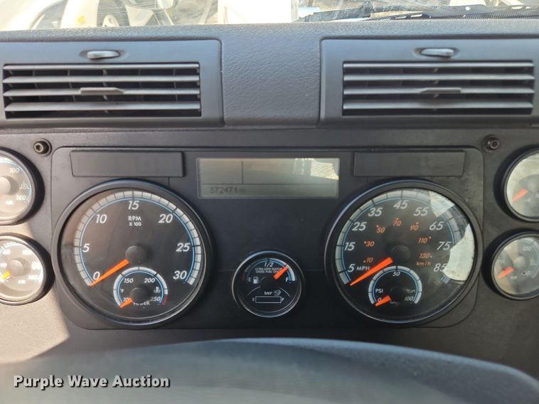 image for item OK9861 2017 Freightliner  Cascadia 113 semi truck