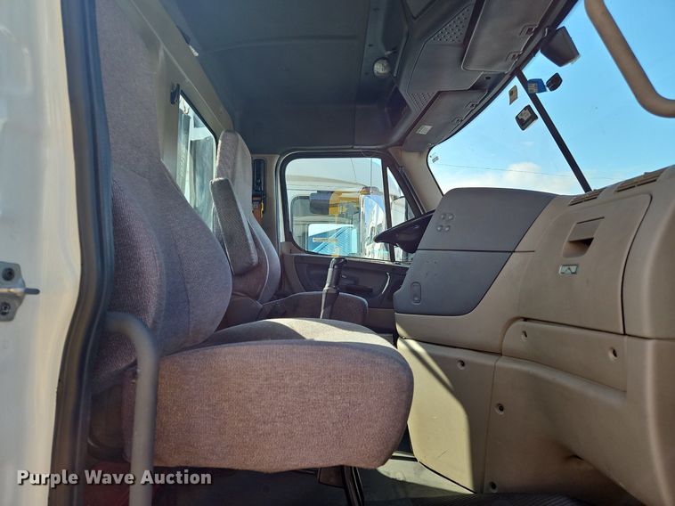 image for item OK9861 2017 Freightliner  Cascadia 113 semi truck