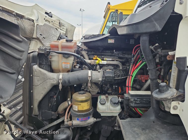 image for item OK9861 2017 Freightliner  Cascadia 113 semi truck