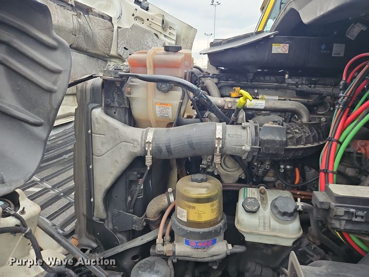 image for item OK9861 2017 Freightliner  Cascadia 113 semi truck