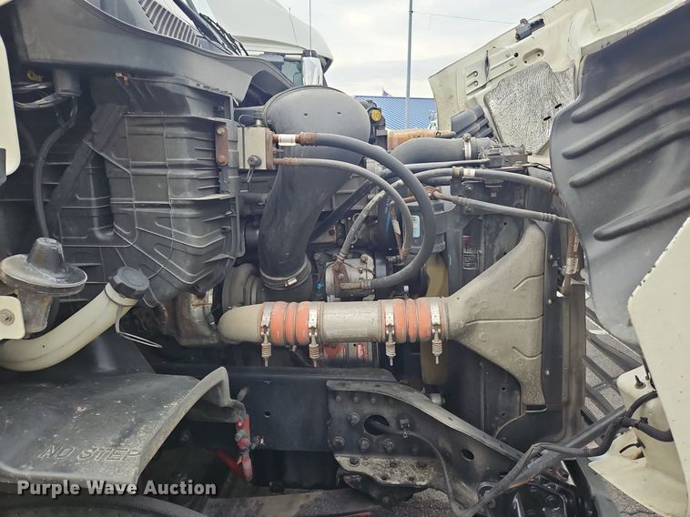 image for item OK9861 2017 Freightliner  Cascadia 113 semi truck