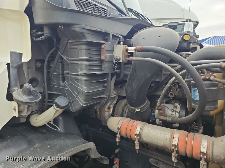 image for item OK9861 2017 Freightliner  Cascadia 113 semi truck