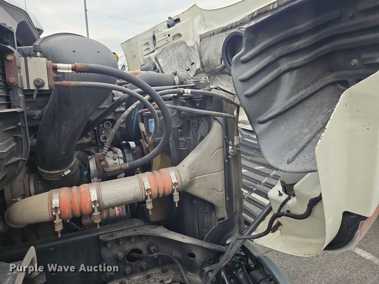 image for item OK9861 2017 Freightliner  Cascadia 113 semi truck