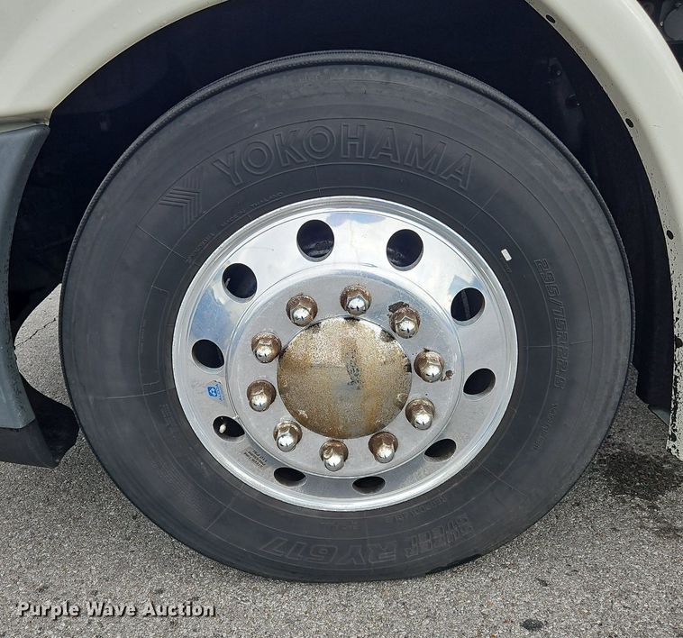 image for item OK9861 2017 Freightliner  Cascadia 113 semi truck