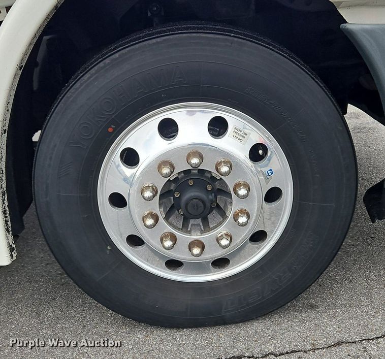 image for item OK9861 2017 Freightliner  Cascadia 113 semi truck