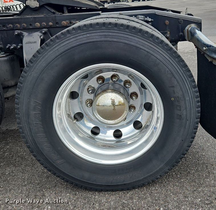 image for item OK9861 2017 Freightliner  Cascadia 113 semi truck