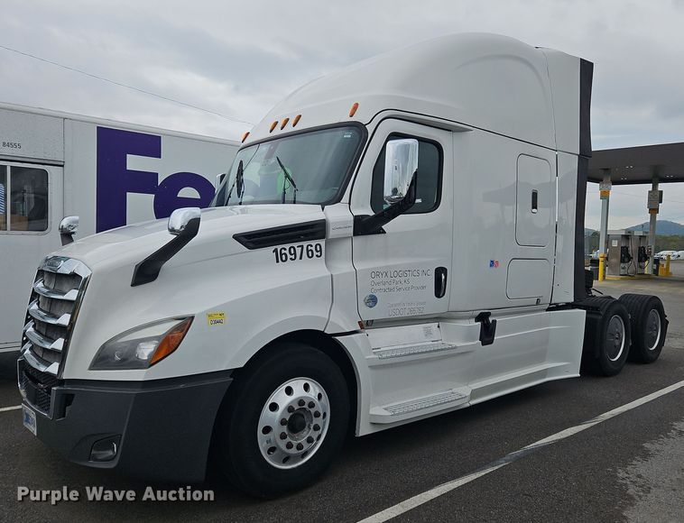 image for item OK9863 2018 Freightliner  Cascadia  semi truck