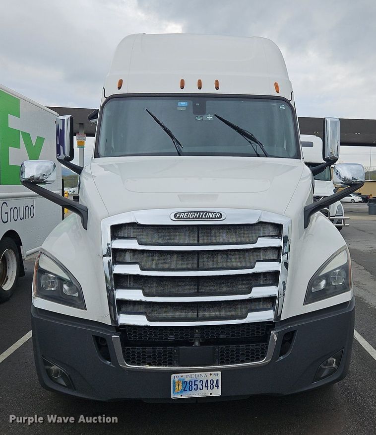 image for item OK9863 2018 Freightliner  Cascadia  semi truck