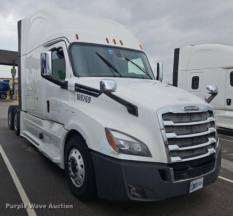 image for item OK9863 2018 Freightliner  Cascadia  semi truck