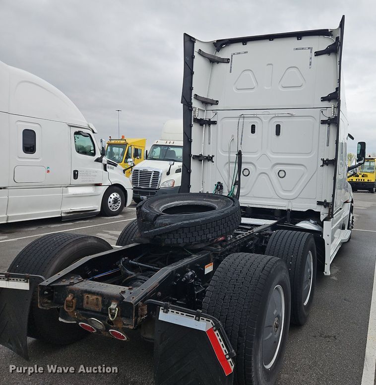 image for item OK9863 2018 Freightliner  Cascadia  semi truck