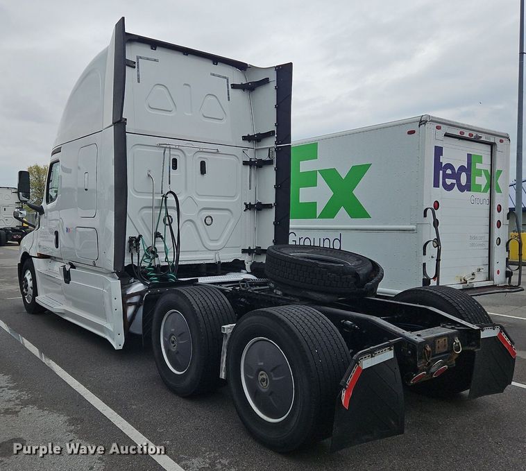 image for item OK9863 2018 Freightliner  Cascadia  semi truck